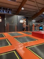 Klasse 6a im Jumphouse